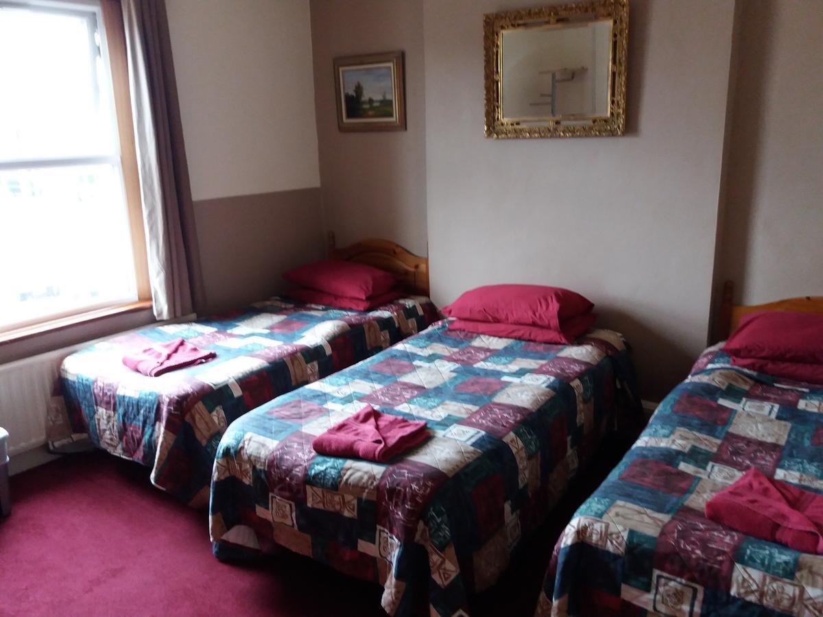 The Crouch Oak Bed & Breakfast Addlestone Exterior photo